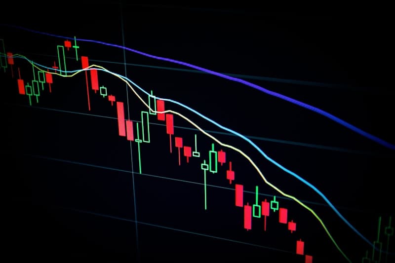 Oil Hits $100 Per Barrel as US Prepares Hormuz Blockade ??sia Markets Decline, Shipping Stalled